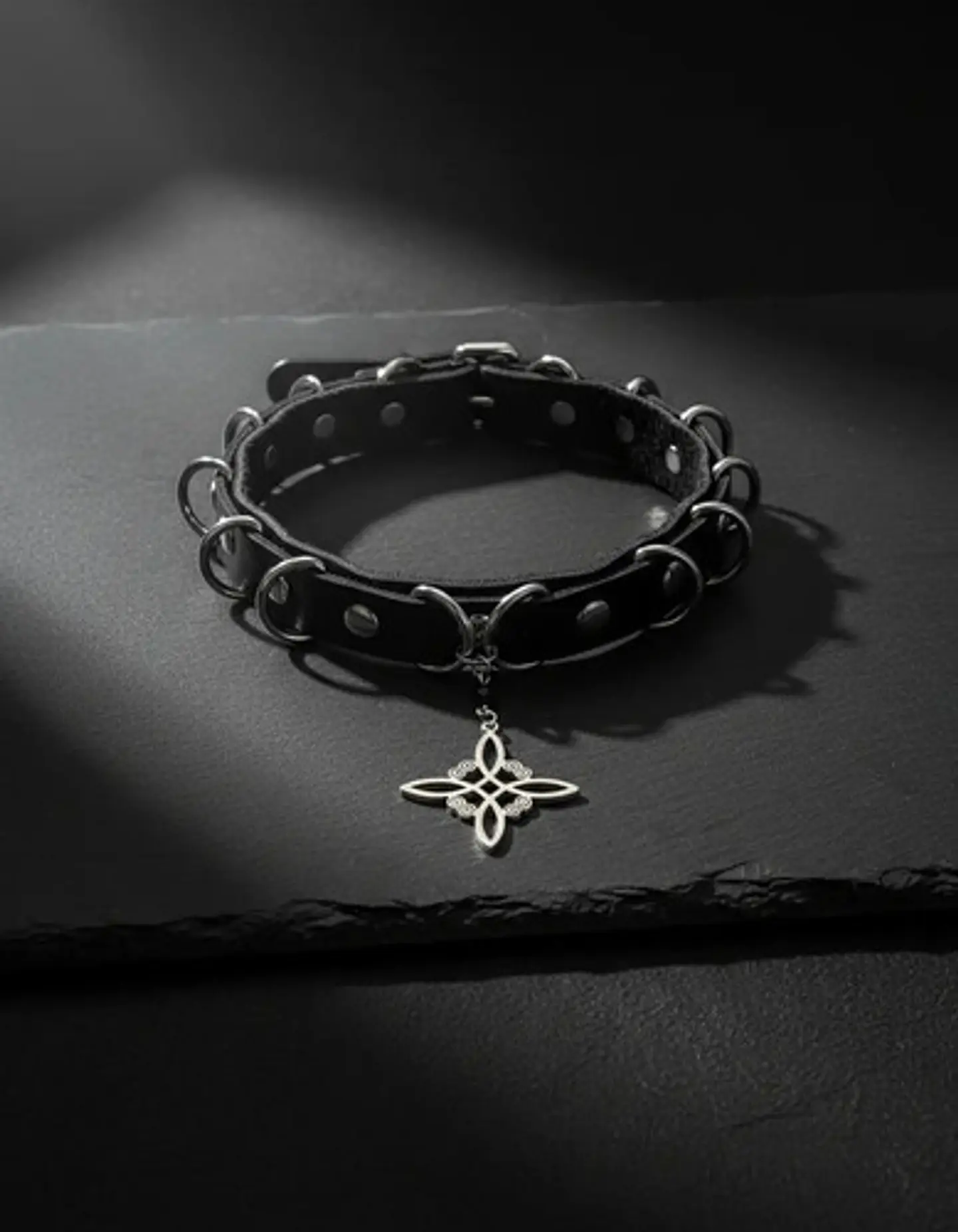 Collar Choker Gotico Para Mujer Con Dije Nudo De Bruja Celta 7