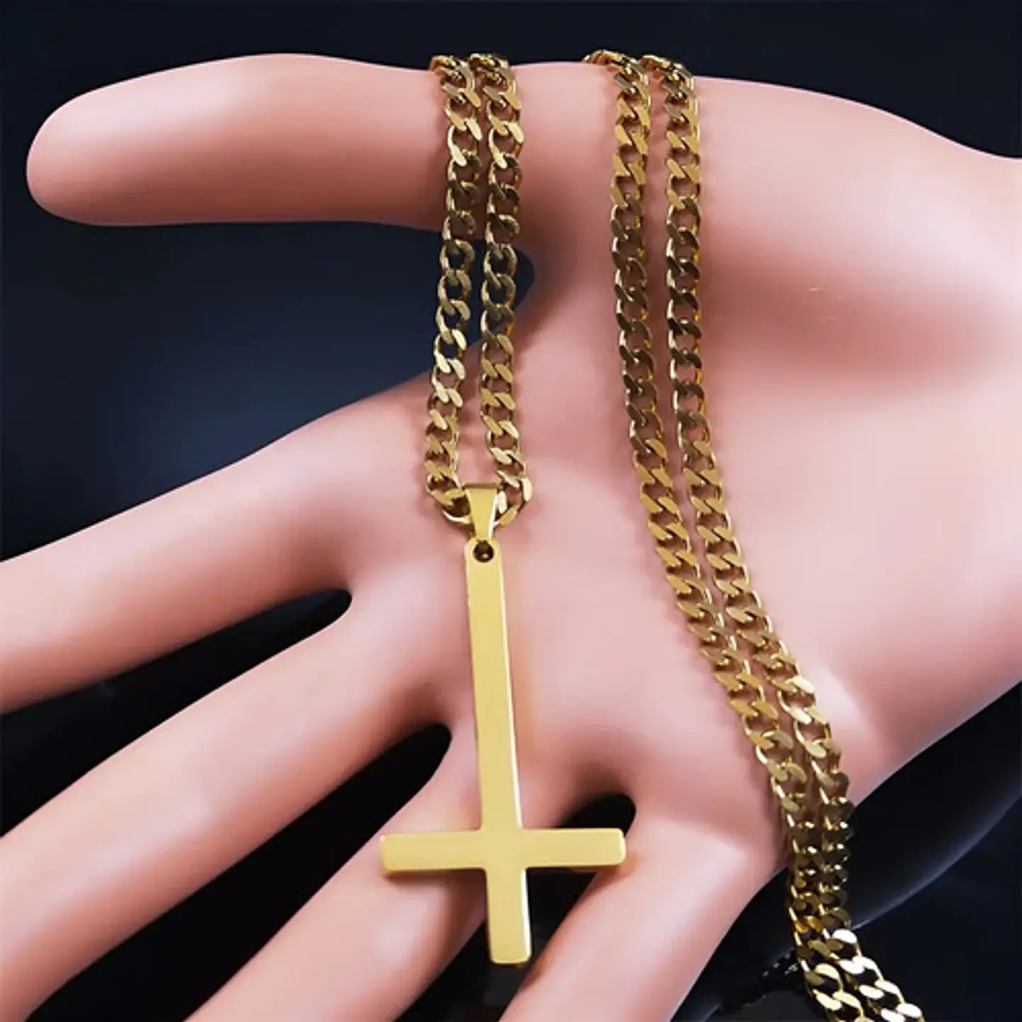 Collar Para Hombre Mujer Con Dije Cruz Invertida Color Oro 4