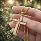 Collar Para Hombre Mujer Dije Cruz Jesus Cz Acero Color Oro - Miniatura 4