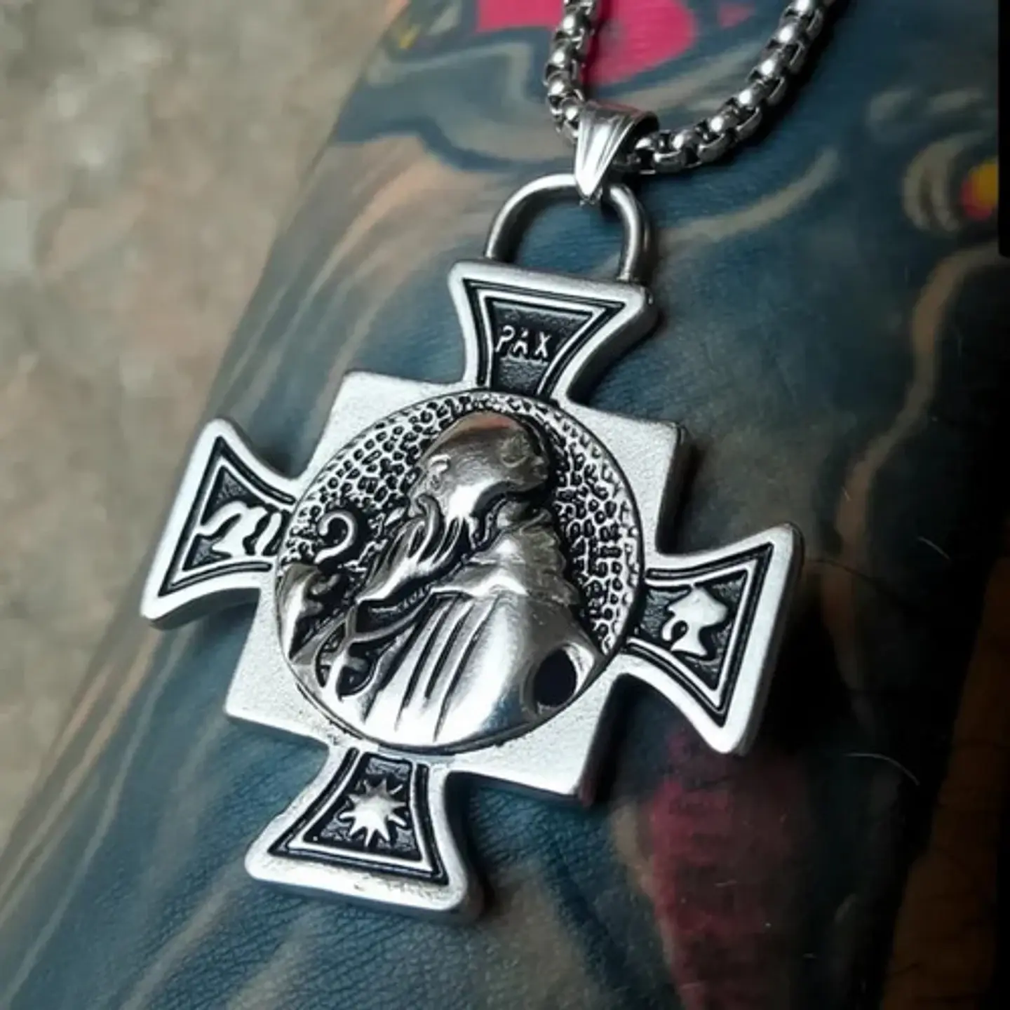 Collar De Acero Para Hombres Dije Cruz Sello De San Benito 6
