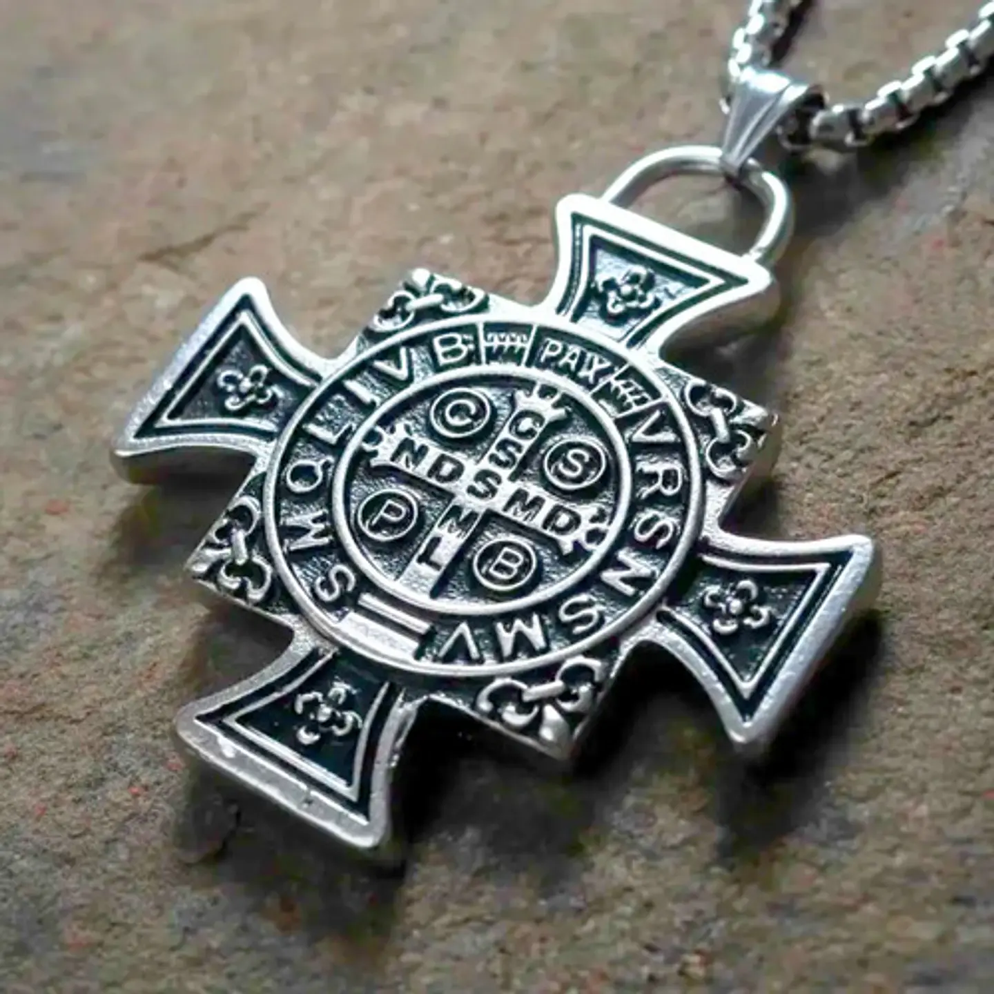 Collar De Acero Para Hombres Dije Cruz Sello De San Benito 8