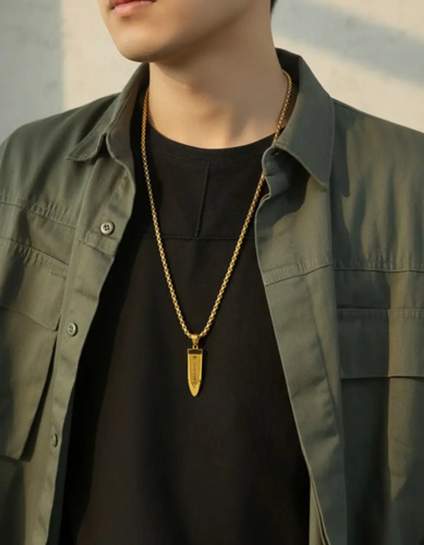 Collar Para Hombre Con Dije Bala Jesus De Acero Color Oro 3