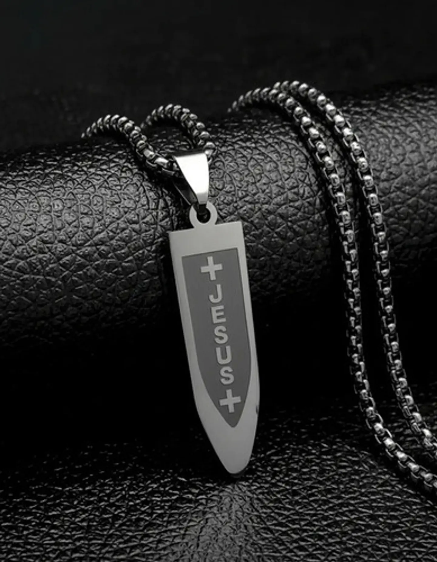 Collar Para Hombre Con Dije Bala Jesus De Acero Color Oro 25