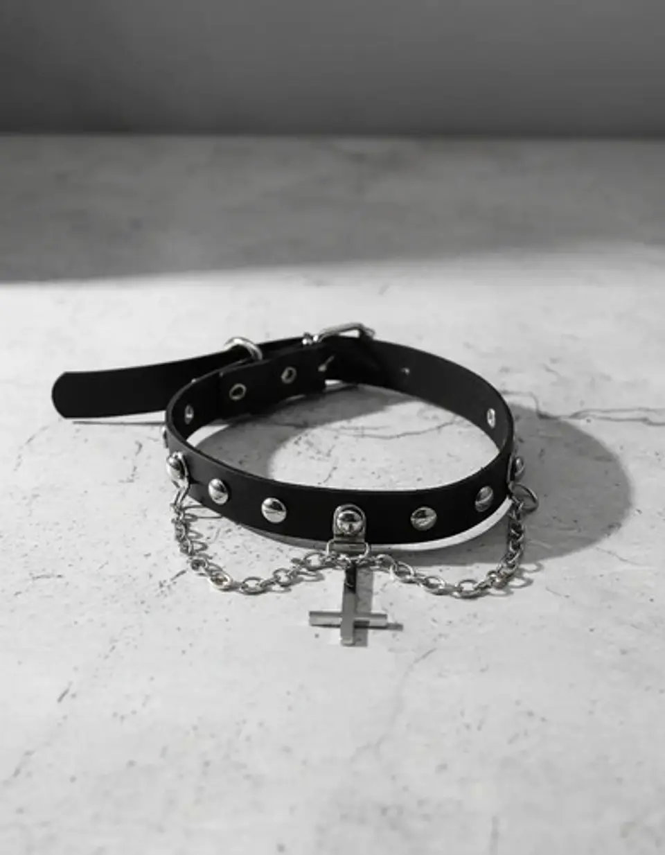Collar Choker Gotico Para Mujer Y Dije Cruz Invertida Acero 4