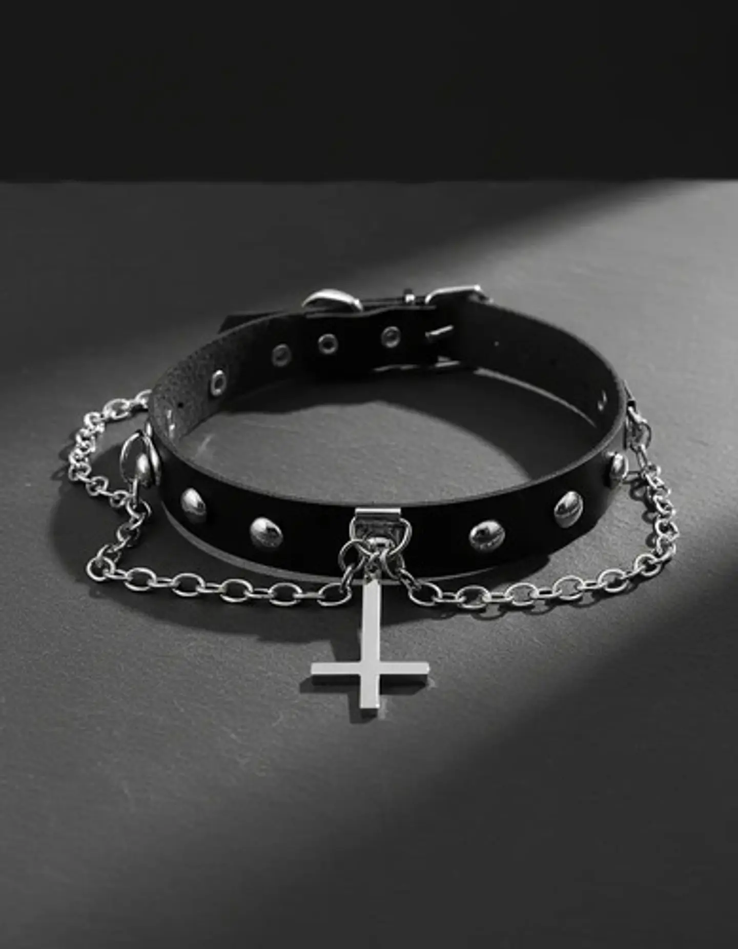 Collar Choker Gotico Para Mujer Y Dije Cruz Invertida Acero 5
