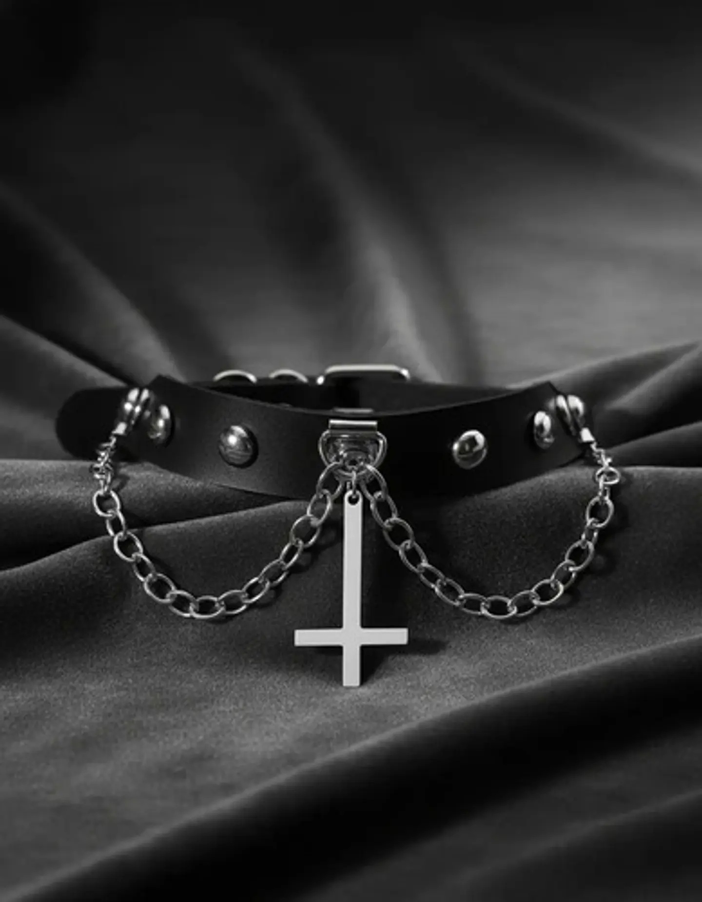 Collar Choker Gotico Para Mujer Y Dije Cruz Invertida Acero 6