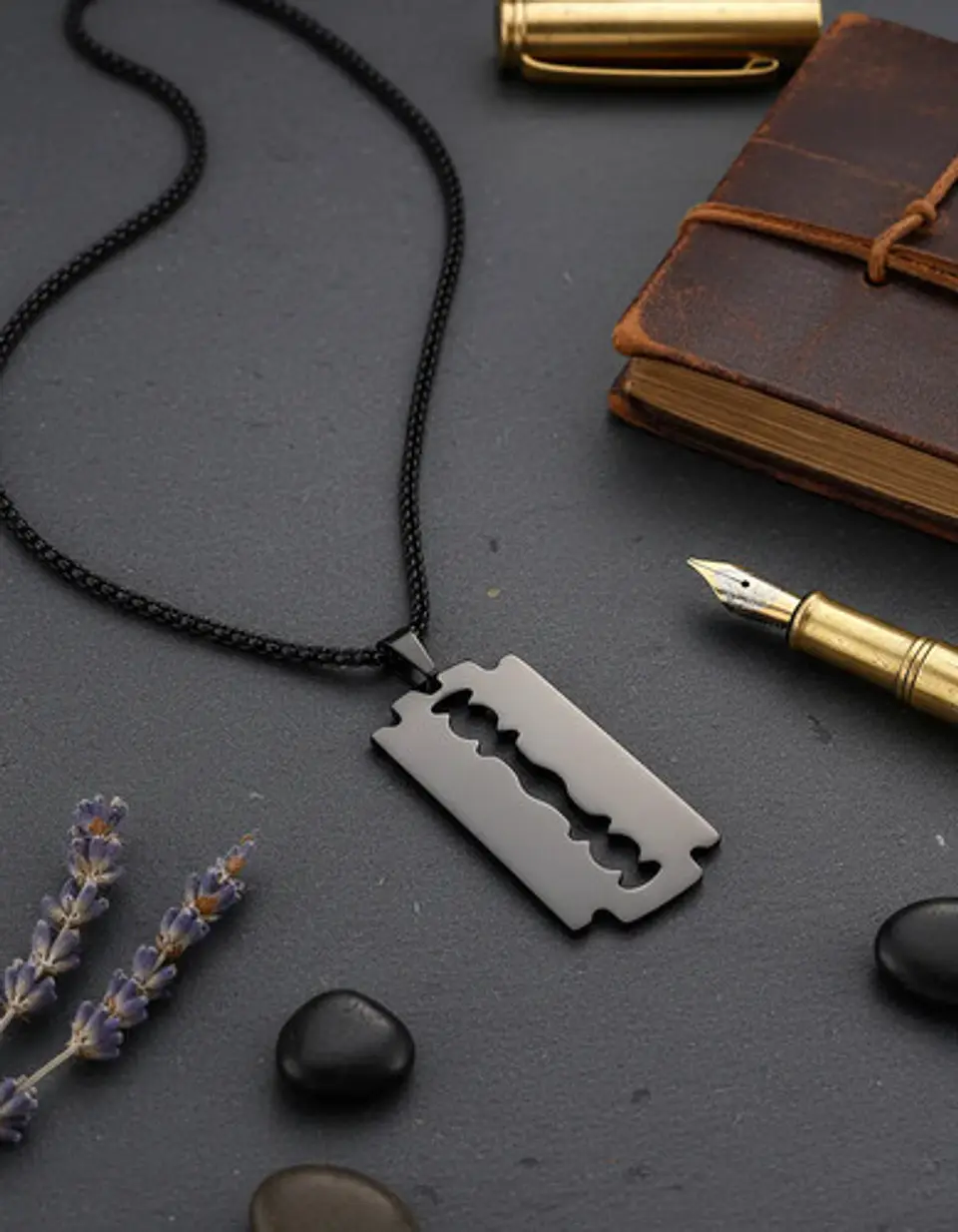 Collar Para Hombre Y Mujer Dije Cuchilla Barbero Color Negro 11