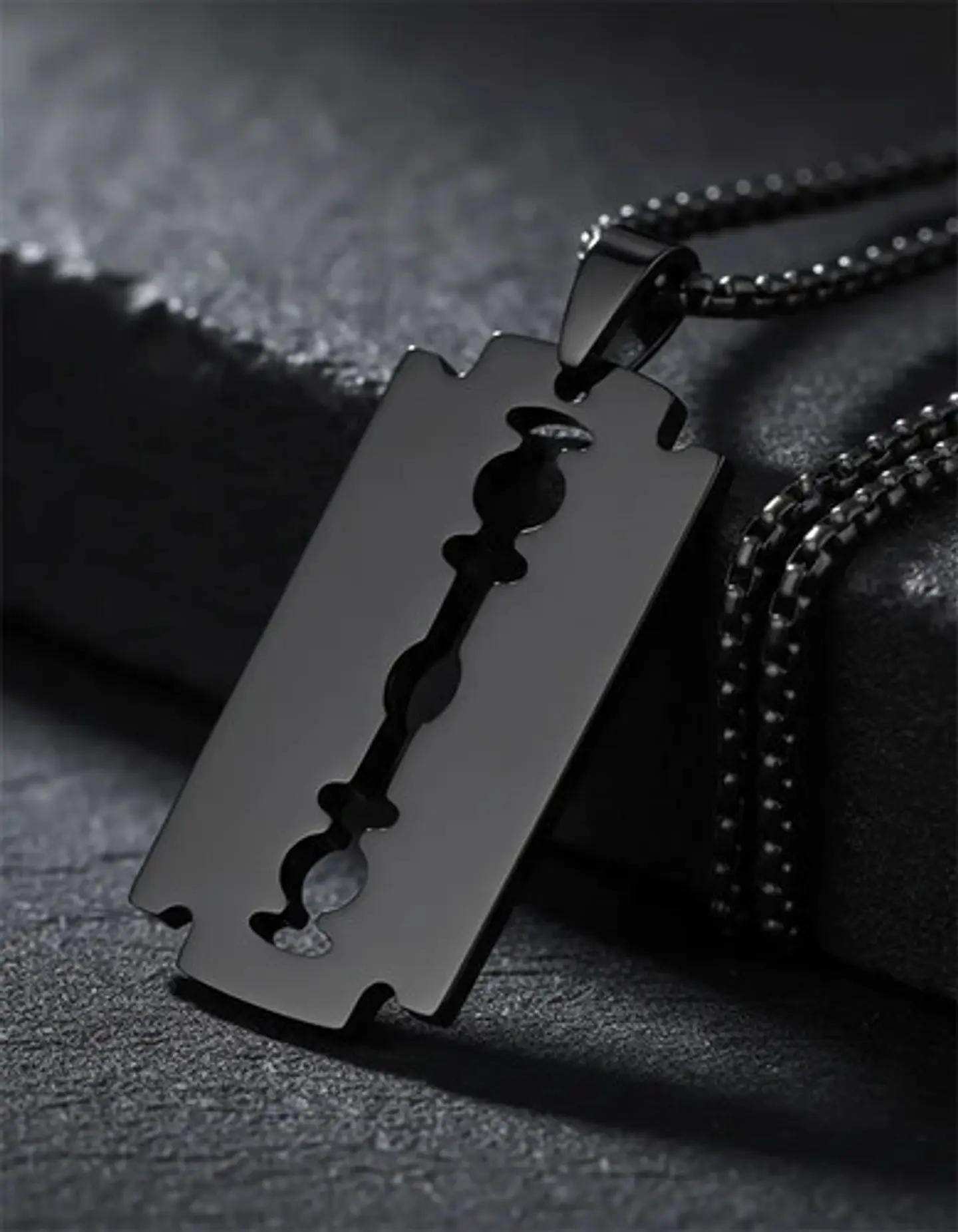 Collar Para Hombre Y Mujer Dije Cuchilla Barbero Color Negro 12