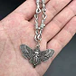 Colla Para Mujer Alambre De Puas Con Dije Polilla Craneo - Miniatura 5