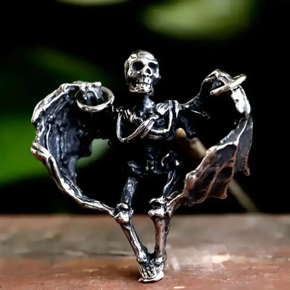 Collar Para Hombre Y Mujer Con Dije Calavera Alada De Acero  Plateado 5