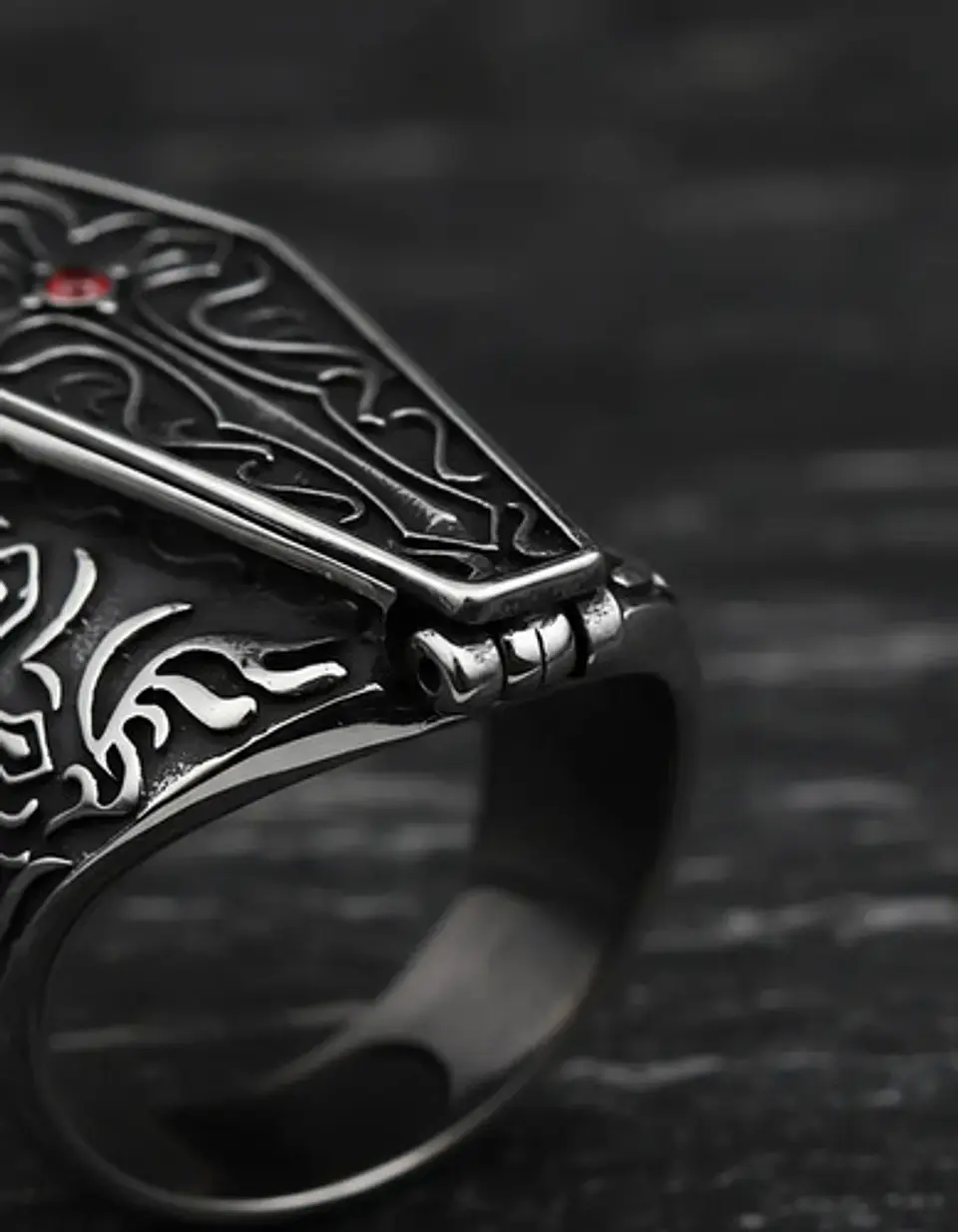 Gran Anillo Para Hombre Con Piedra Roja Estilo Punk Ataúd  5