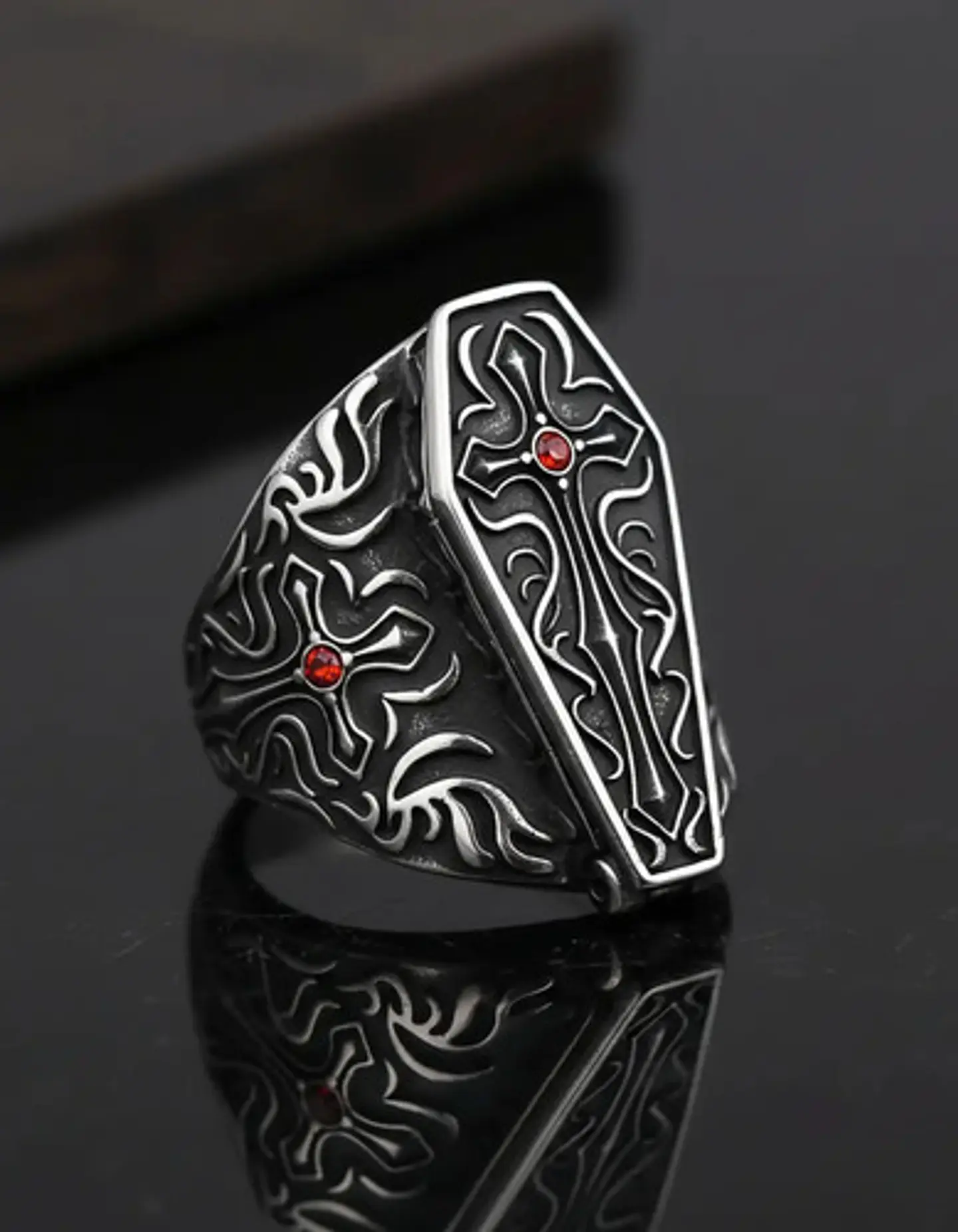 Gran Anillo Para Hombre Con Piedra Roja Estilo Punk Ataúd  6