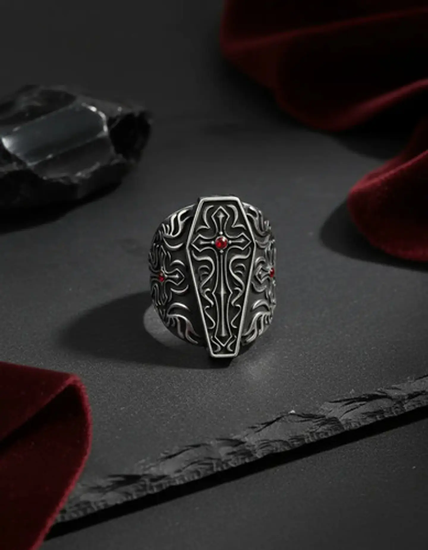 Gran Anillo Para Hombre Con Piedra Roja Estilo Punk Ataúd  7