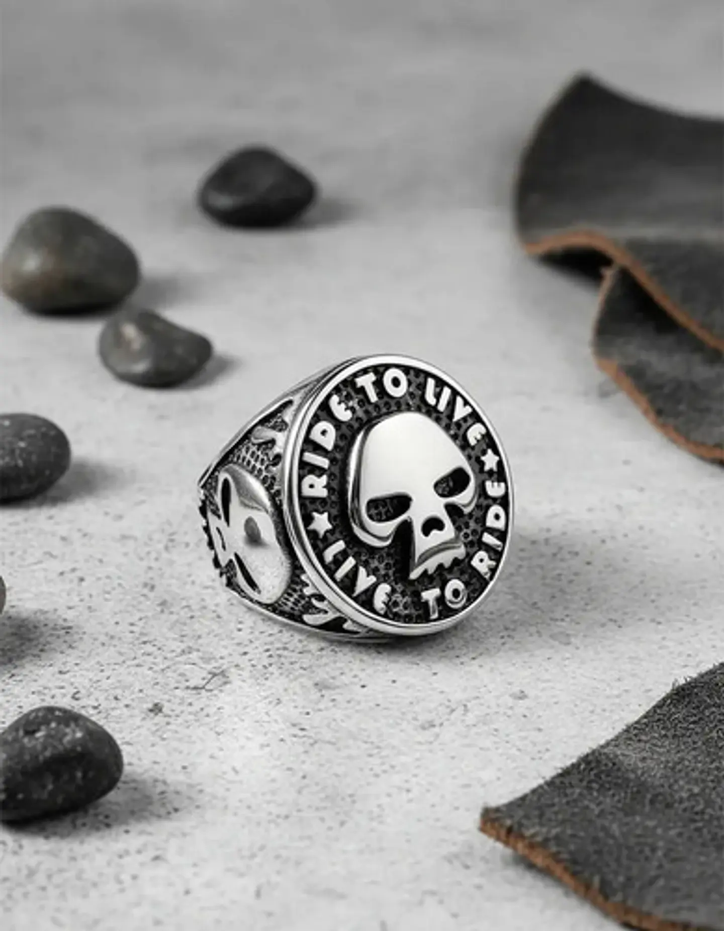 Anillo Motorista Para Hombre Con Cráneo De Acero Color Plata 4
