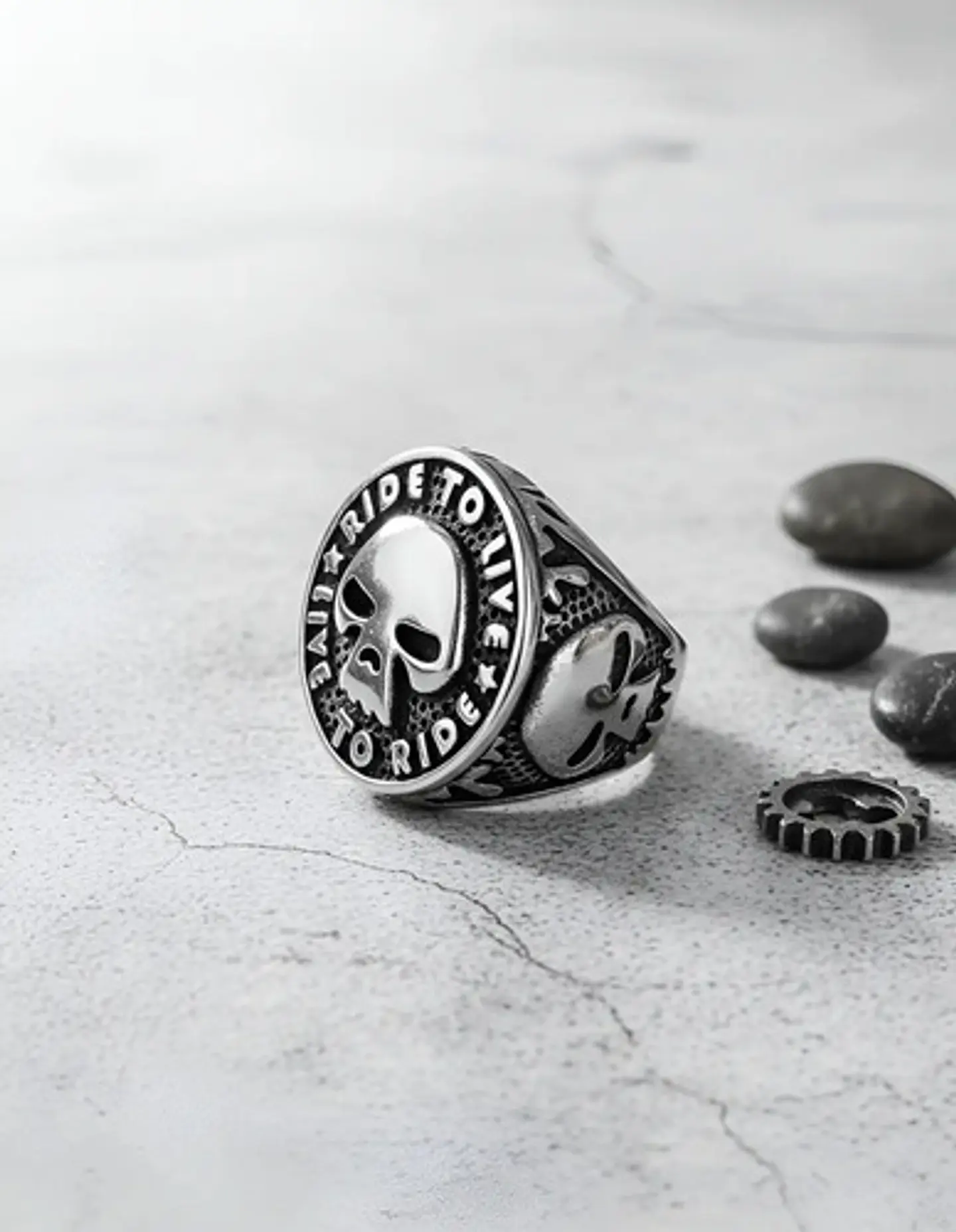 Anillo Motorista Para Hombre Con Cráneo De Acero Color Plata 5