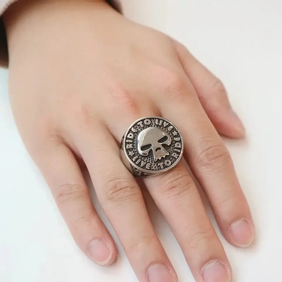 Anillo Motorista Para Hombre Con Cráneo De Acero Color Plata 7