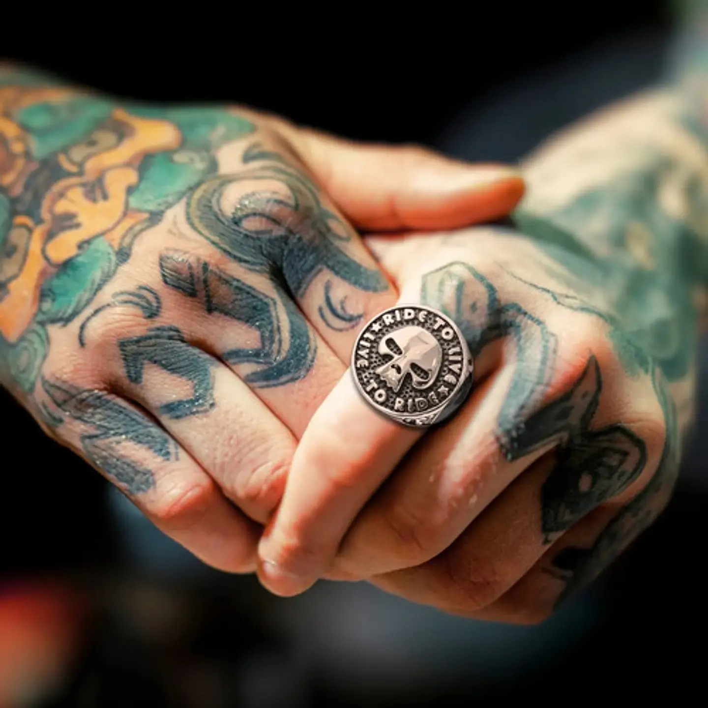 Anillo Motorista Para Hombre Con Cráneo De Acero Color Plata 9