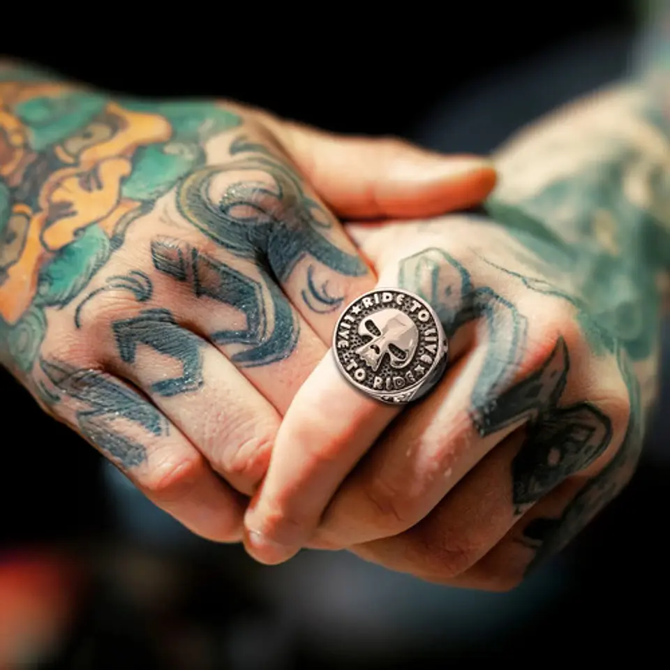 Anillo Motorista Para Hombre Con Cráneo De Acero Color Plata 9