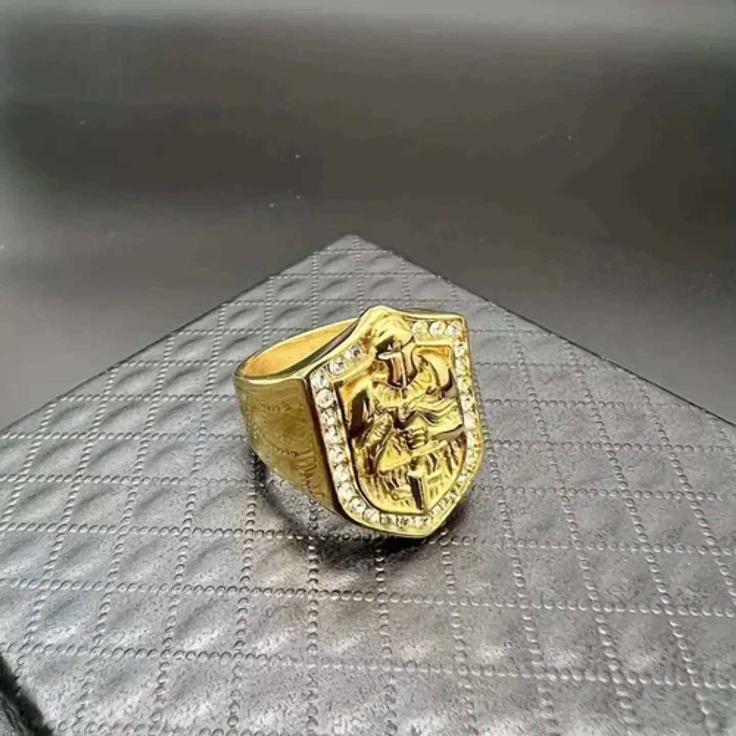 Anillo Lujoso Para Hombre Escudo Caballero Hip Hop Color Oro 6