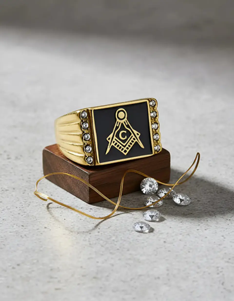 Anillo Para Hombres Acero De Color Oro Símbolo Masón Piedras 4