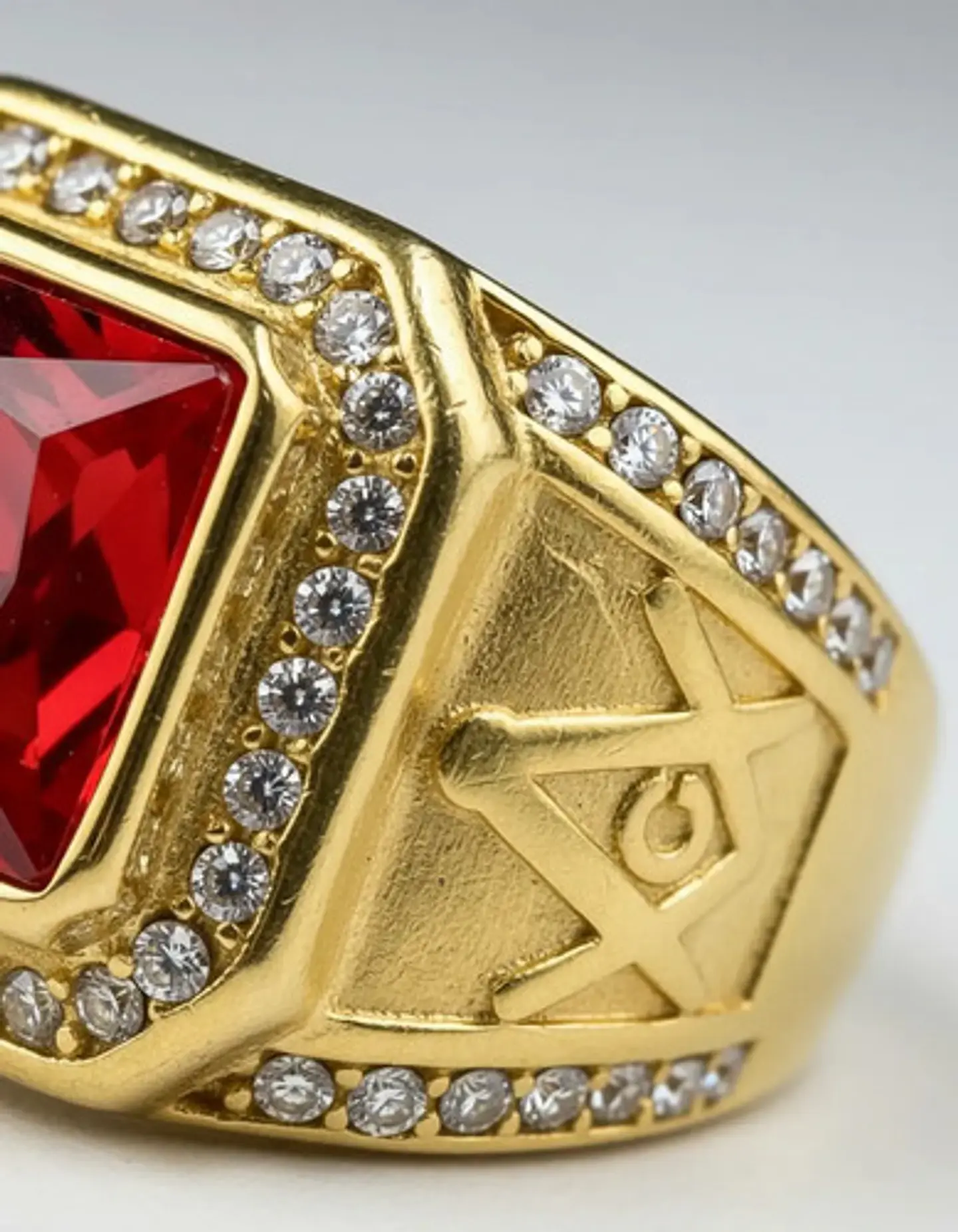 Anillo Mason Para Hombre Con Piedra Cz Color Oro De Acero 14