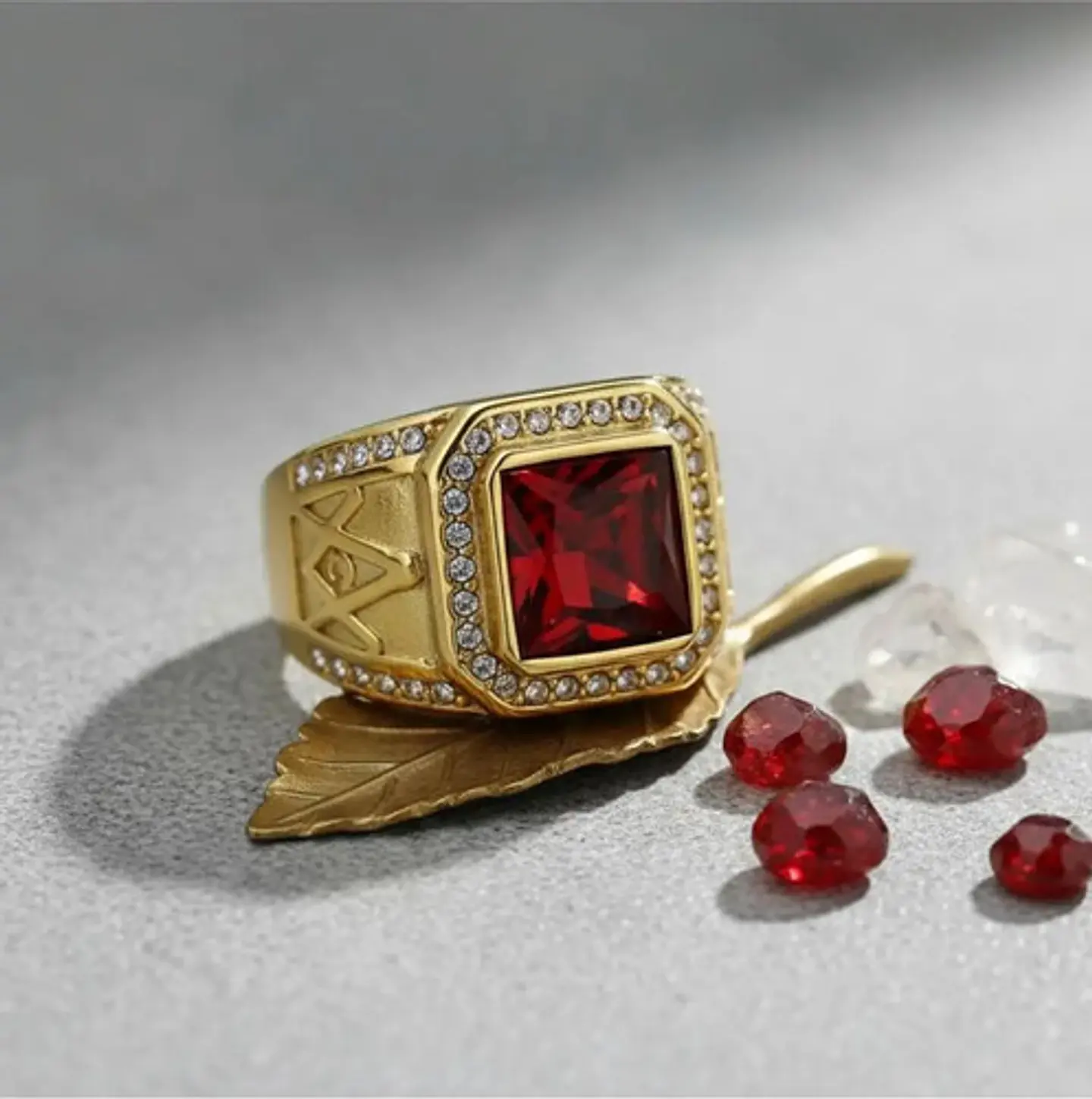 Anillo Mason Para Hombre Con Piedra Cz Color Oro De Acero 18