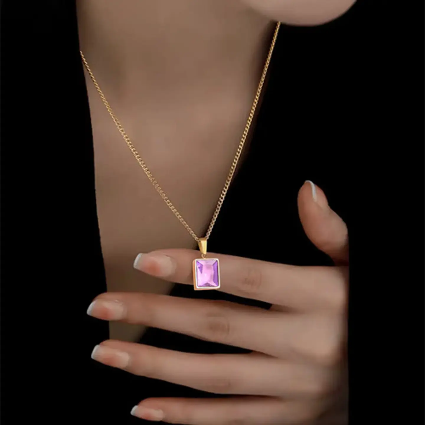 Collar Para Mujeres Con Dije Rectangular Circonia Color Oro 10