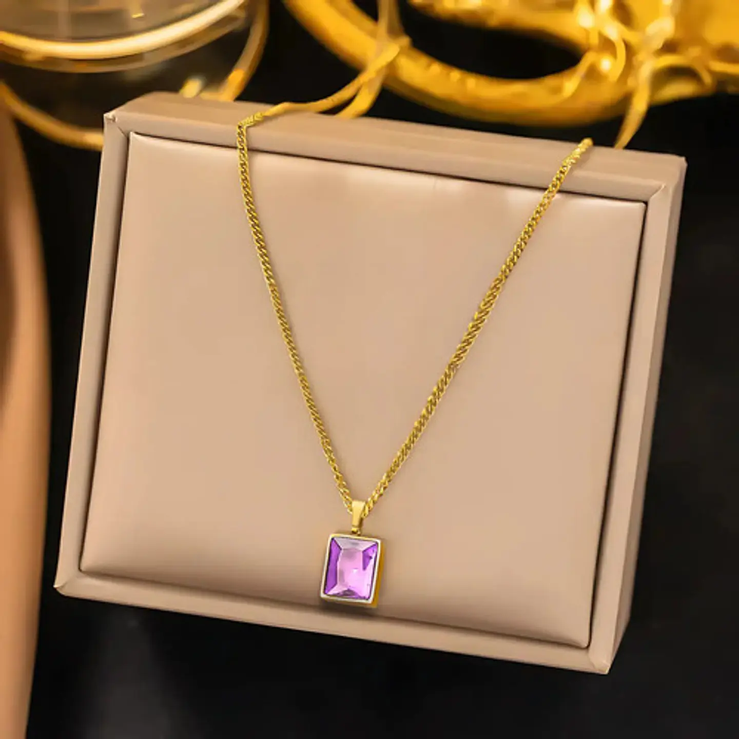 Collar Para Mujeres Con Dije Rectangular Circonia Color Oro 11