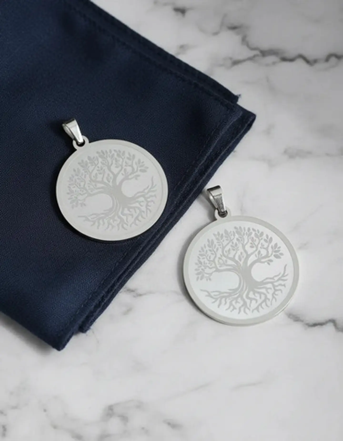 Set De 2 Dijes Para Hombre Y Mujer Medallas Árbol De La Vida 18