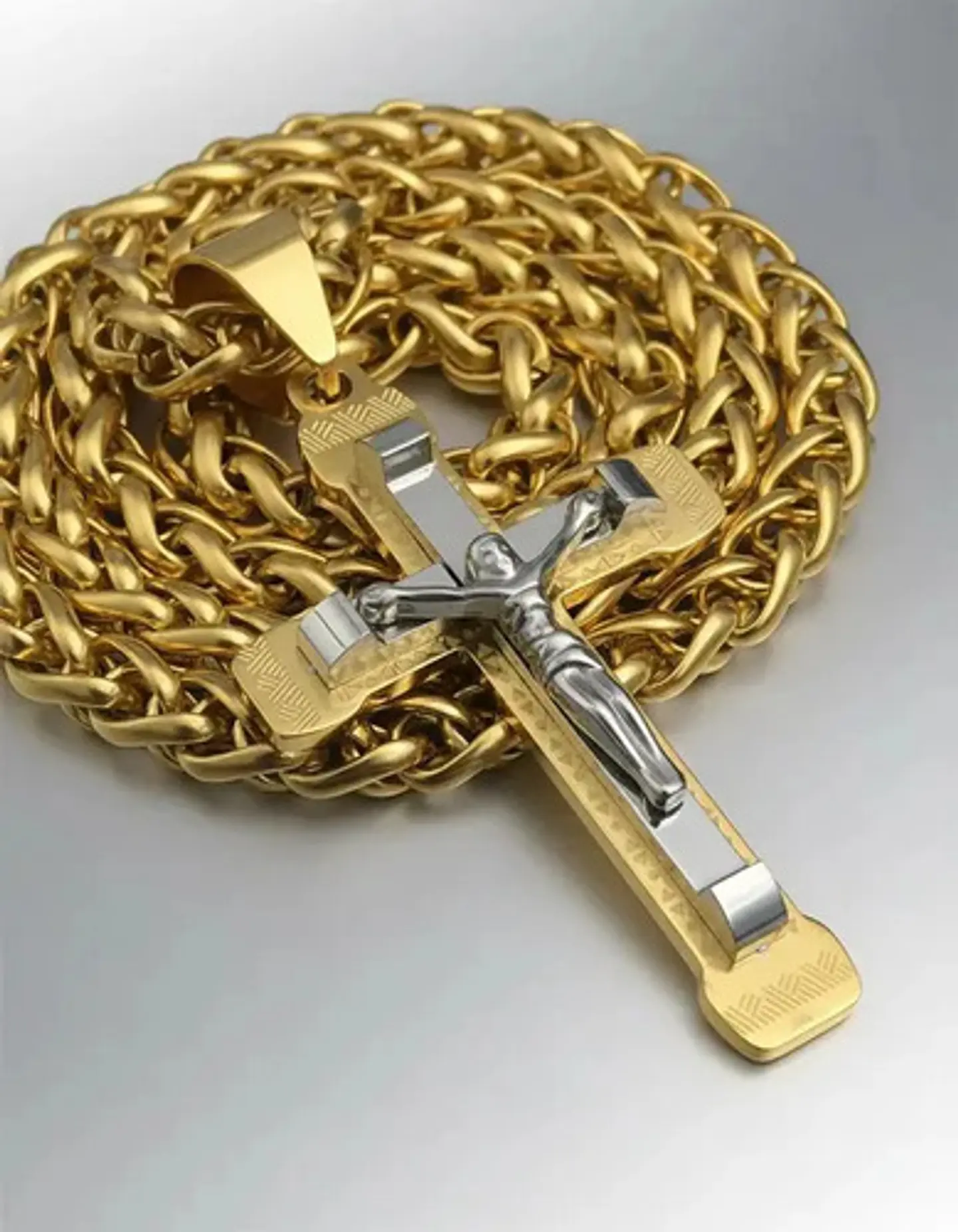 Collar Para Hombres Dije Crucifijo Cristo De Acero Color Oro 3
