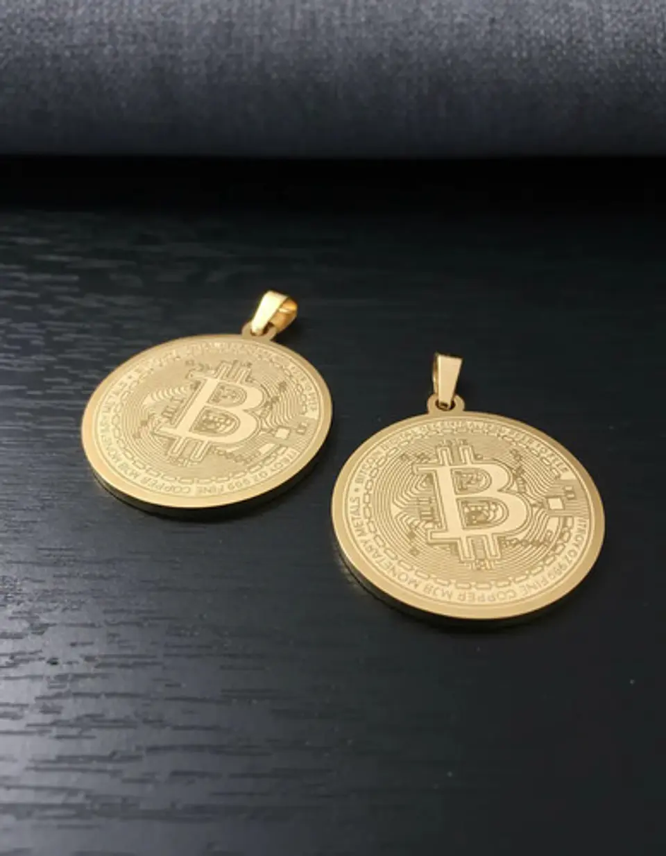 Set 2 Dijes Para Hombre Mujer Medallas Bitcoin Criptomoneda 10