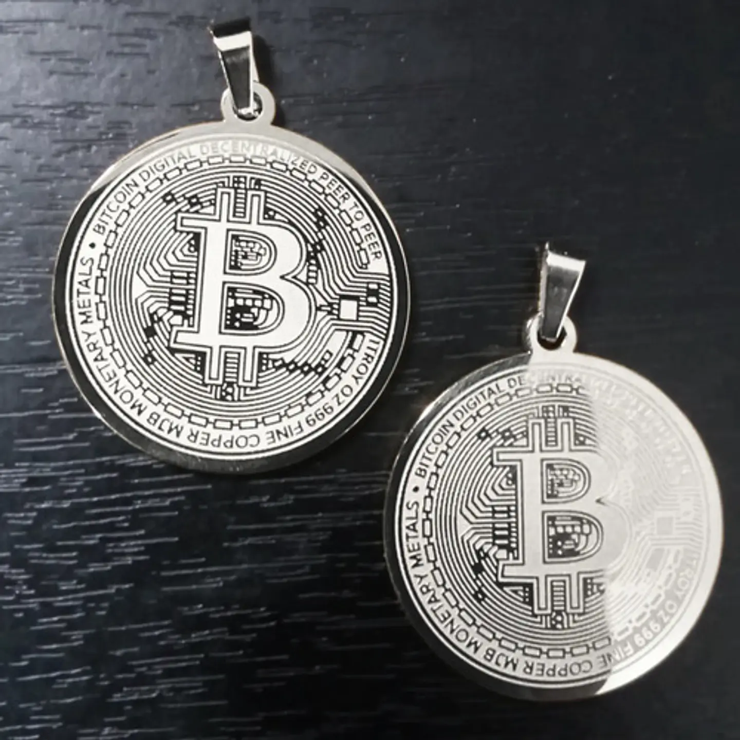 Set 2 Dijes Para Hombre Mujer Medallas Bitcoin Criptomoneda 15