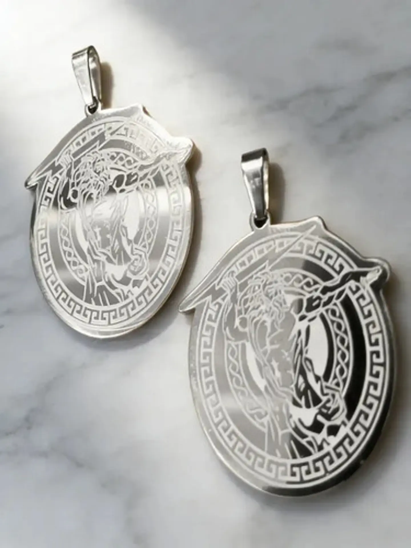 Set 2 Dijes Para Hombre Y Mujer Medallas Zeus Trueno Griego 13