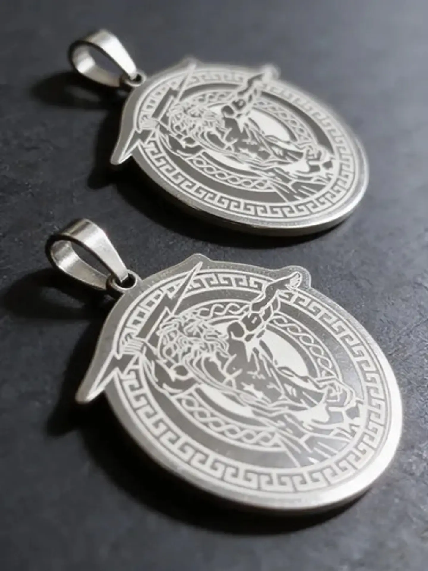 Set 2 Dijes Para Hombre Y Mujer Medallas Zeus Trueno Griego 14