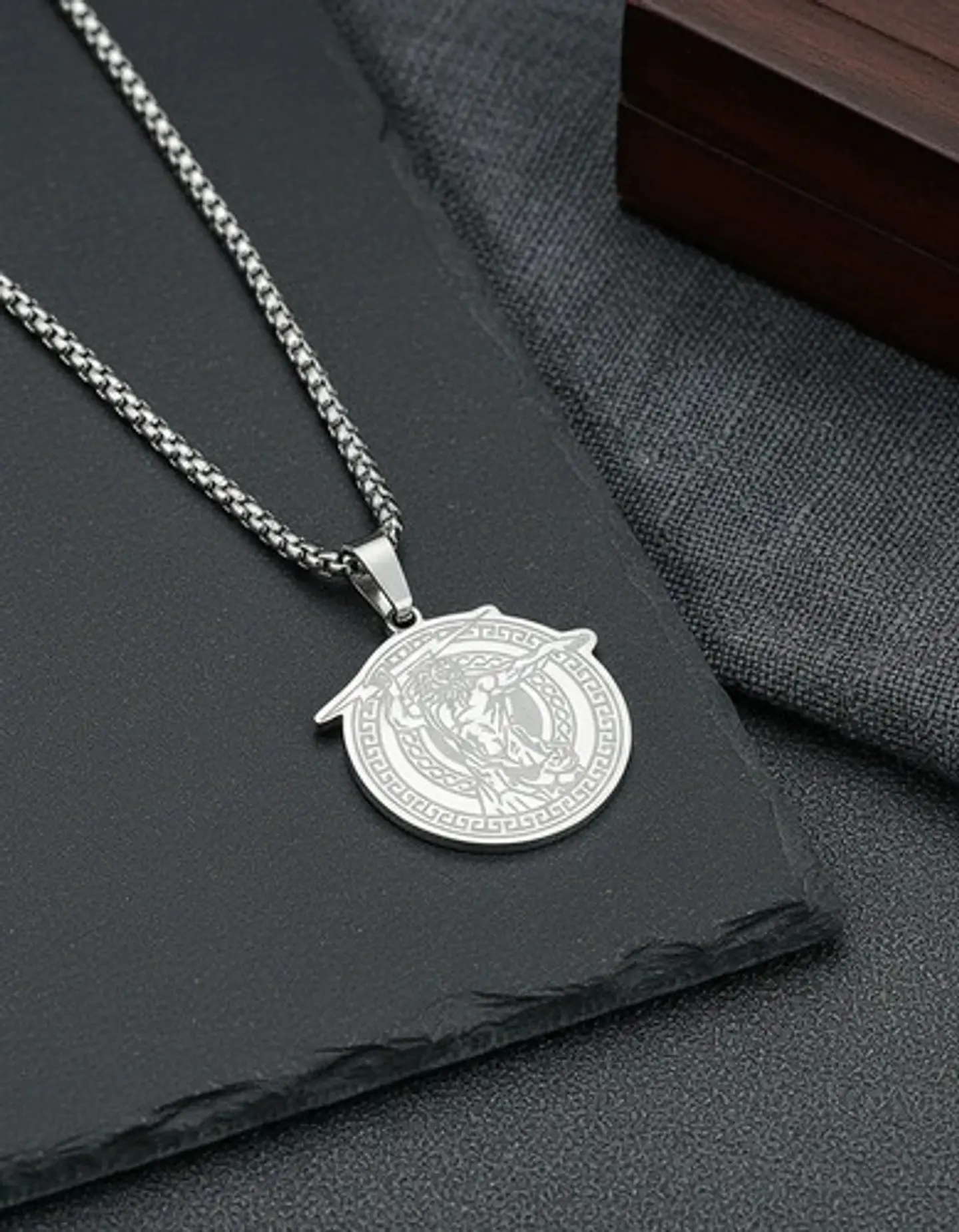 Set 2 Dijes Para Hombre Y Mujer Medallas Zeus Trueno Griego 19