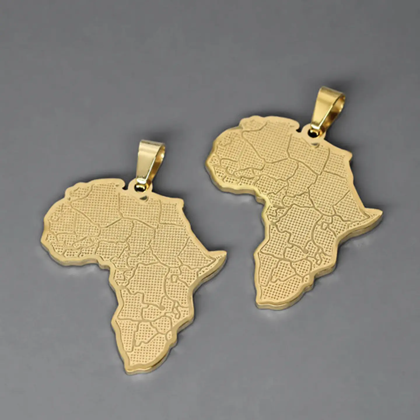 Set De 2 Dijes Para Hombre Y Mujer Mapa De África Geométrico 4