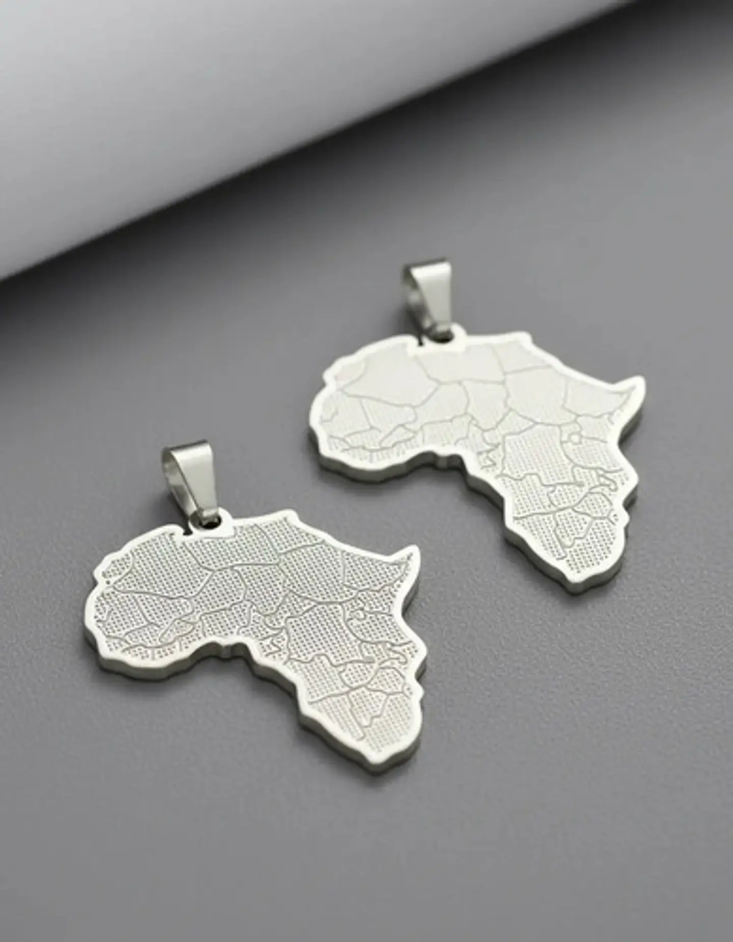 Set De 2 Dijes Para Hombre Y Mujer Mapa De África Geométrico 12