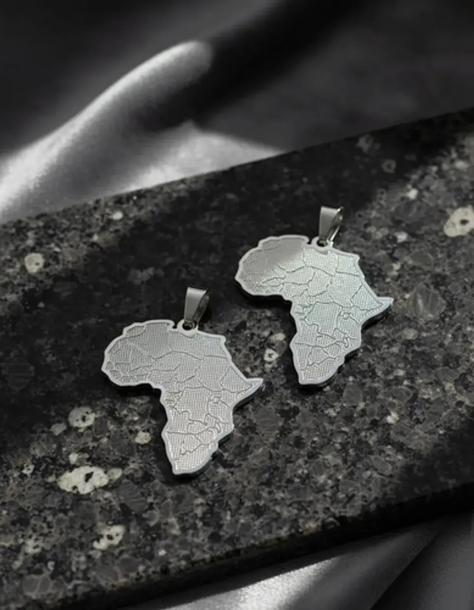 Set De 2 Dijes Para Hombre Y Mujer Mapa De África Geométrico 14