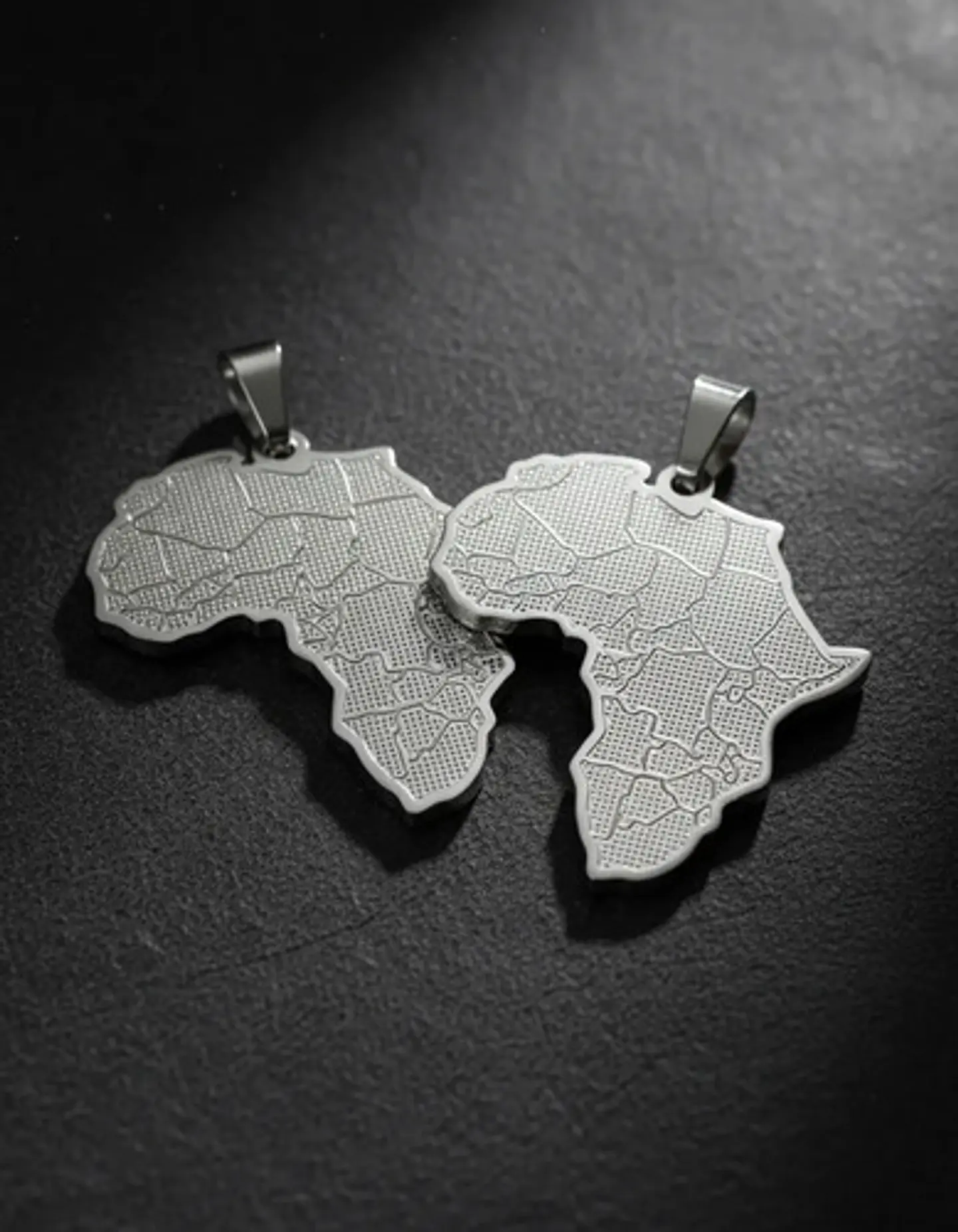 Set De 2 Dijes Para Hombre Y Mujer Mapa De África Geométrico 15