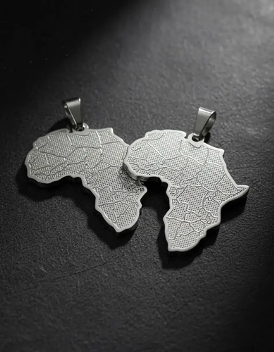 Set De 2 Dijes Para Hombre Y Mujer Mapa De África Geométrico 15