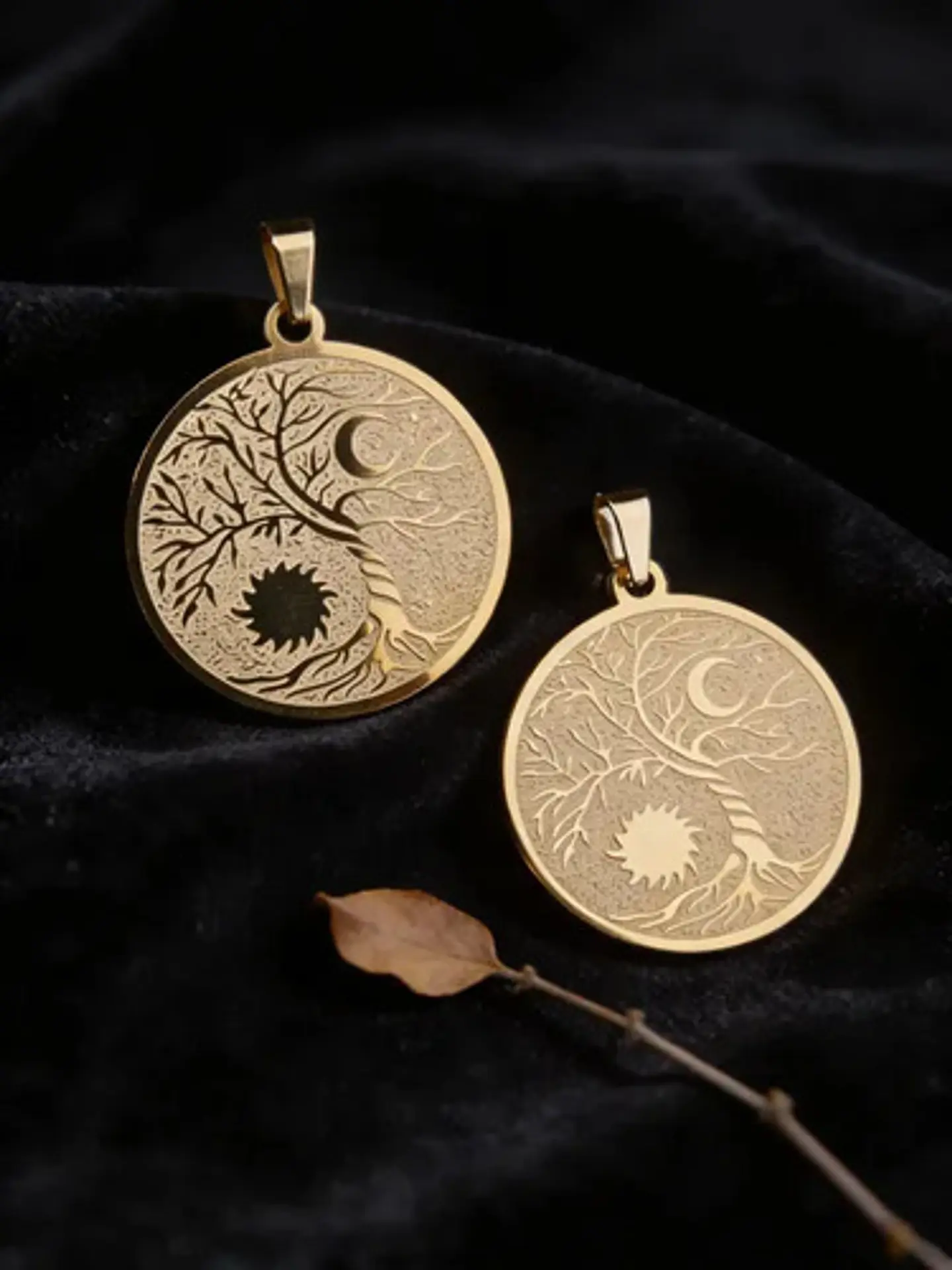 Set De 2 Dijes Para Mujer Medallas Árbol De La Vida Sol Luna 6