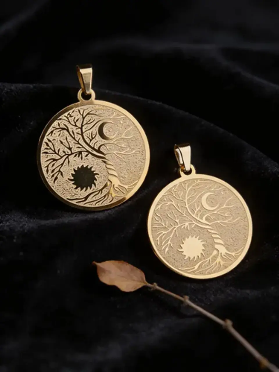 Set De 2 Dijes Para Mujer Medallas Árbol De La Vida Sol Luna 6