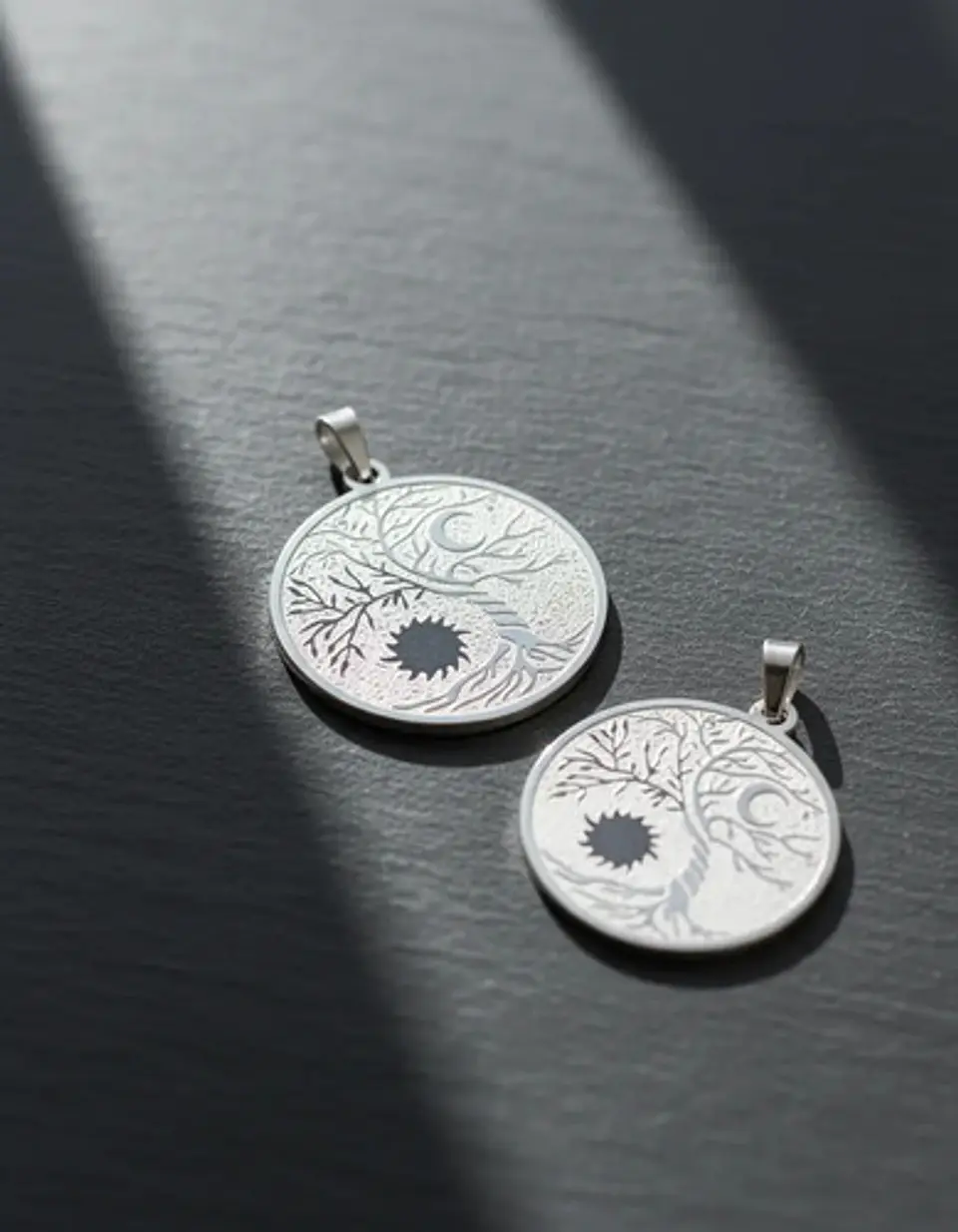 Set De 2 Dijes Para Mujer Medallas Árbol De La Vida Sol Luna 14