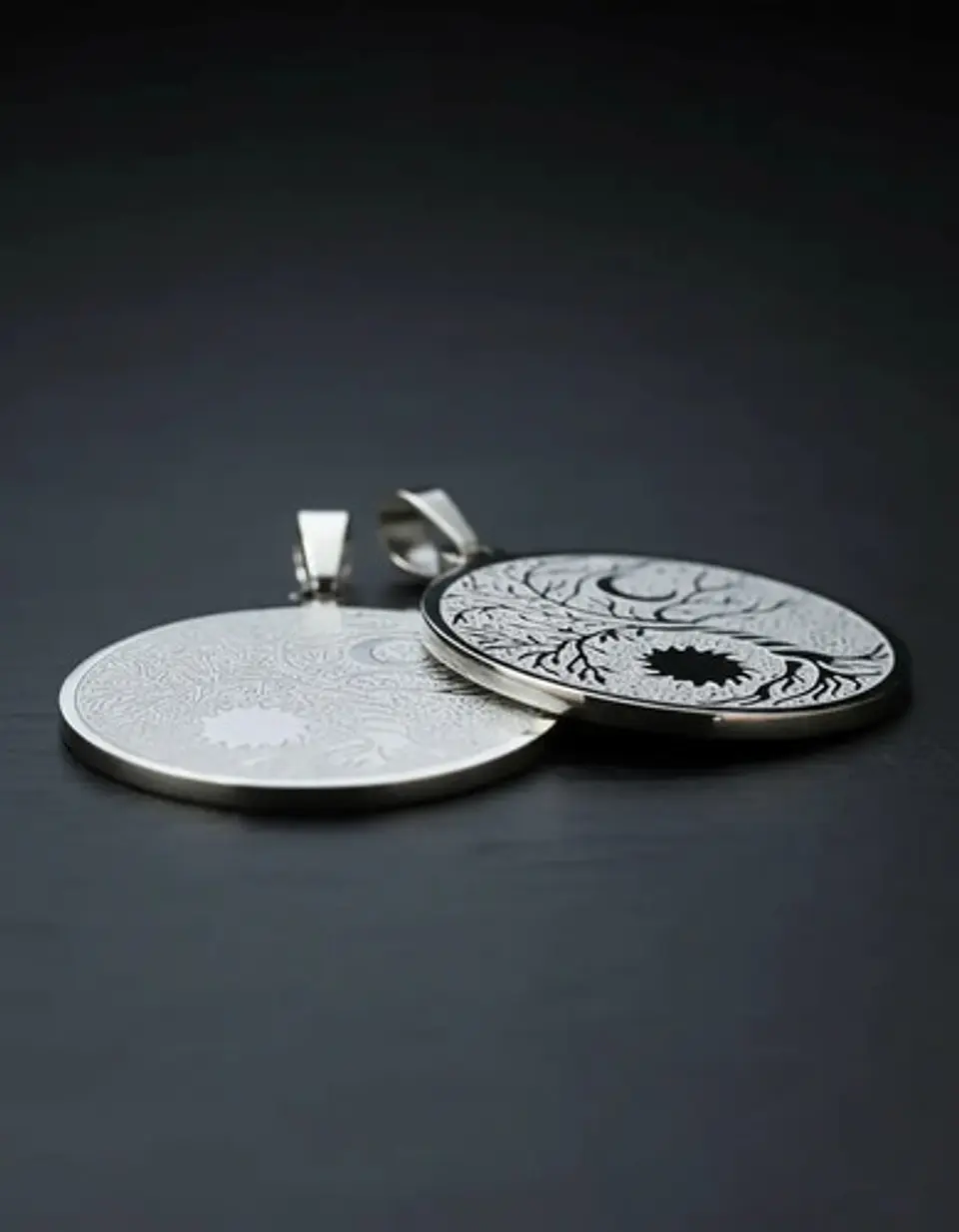Set De 2 Dijes Para Mujer Medallas Árbol De La Vida Sol Luna 16