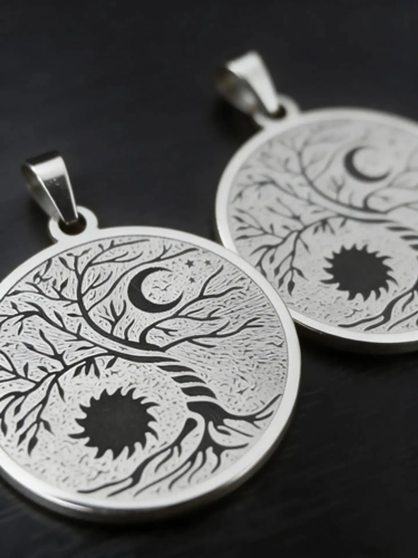 Set De 2 Dijes Para Mujer Medallas Árbol De La Vida Sol Luna 17