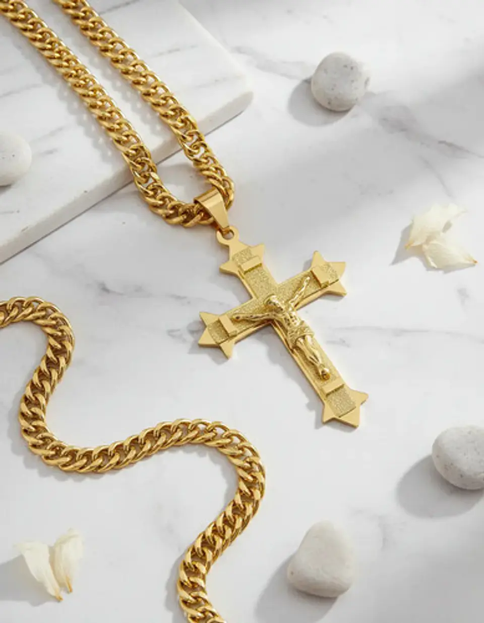 Collar Para Hombres Dije Cruz Puntiaguda De Acero Color Oro 2
