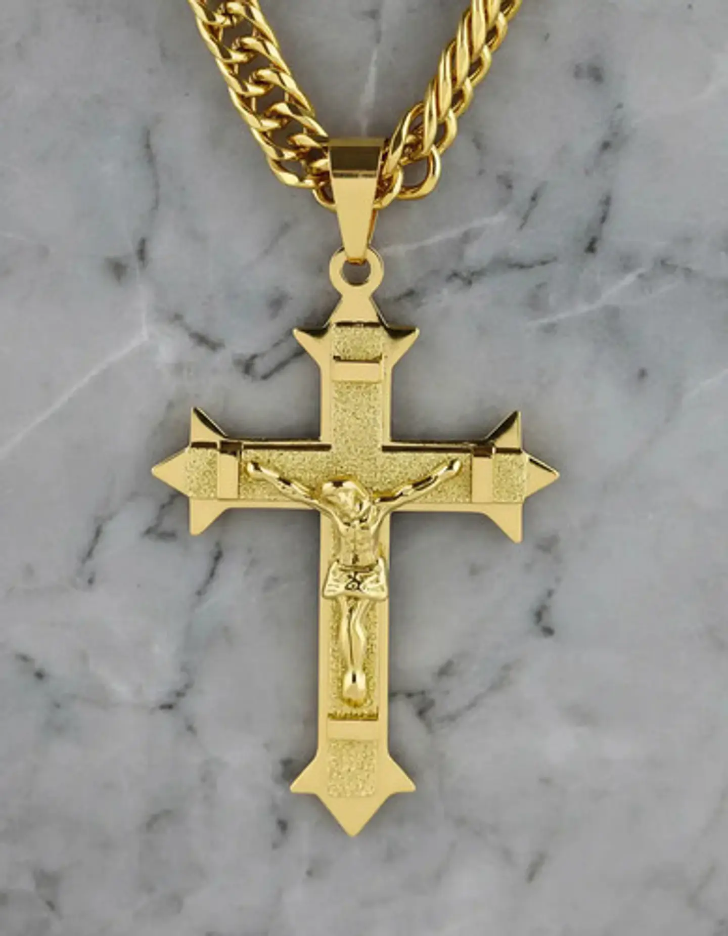 Collar Para Hombres Dije Cruz Puntiaguda De Acero Color Oro 3