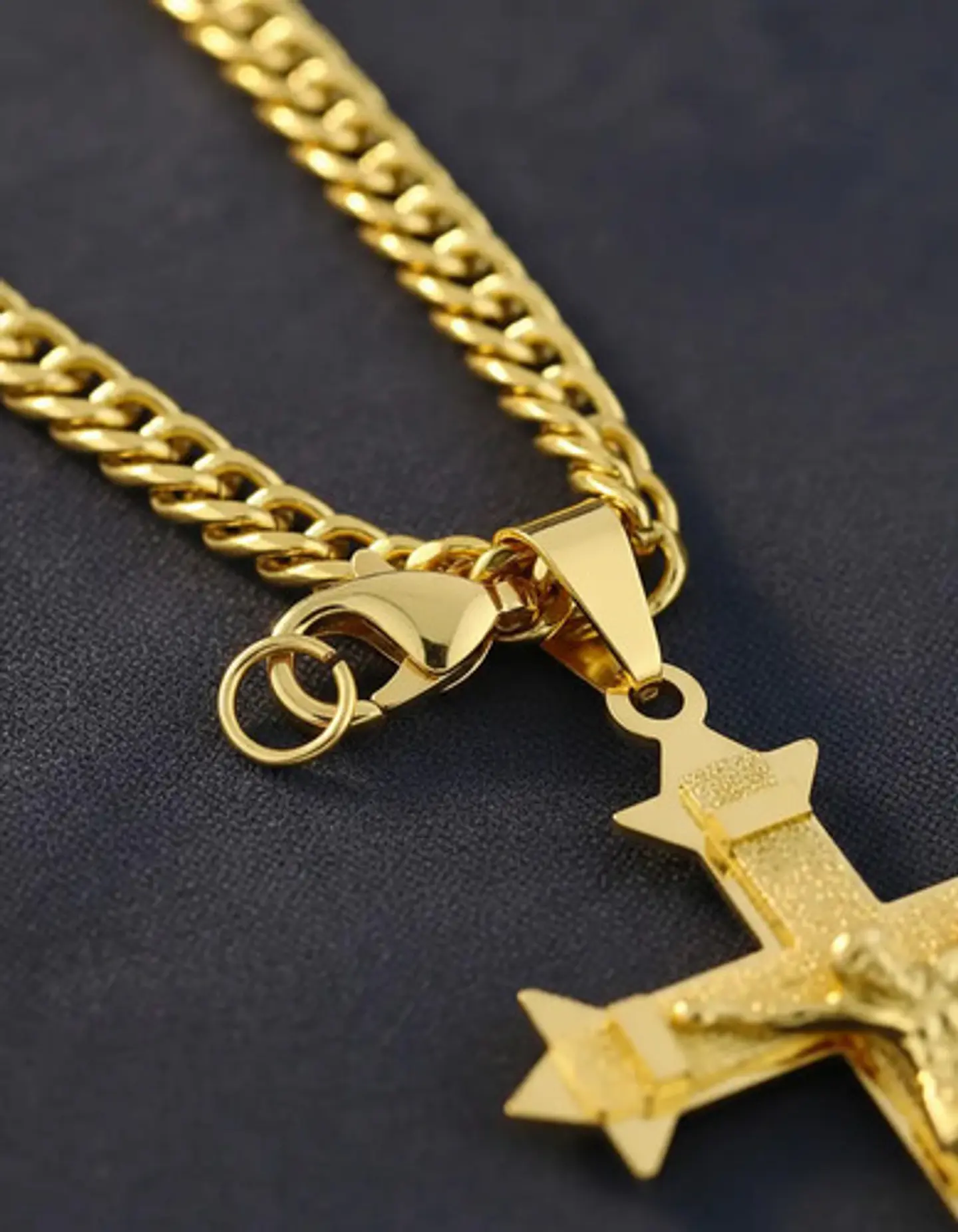 Collar Para Hombres Dije Cruz Puntiaguda De Acero Color Oro 7