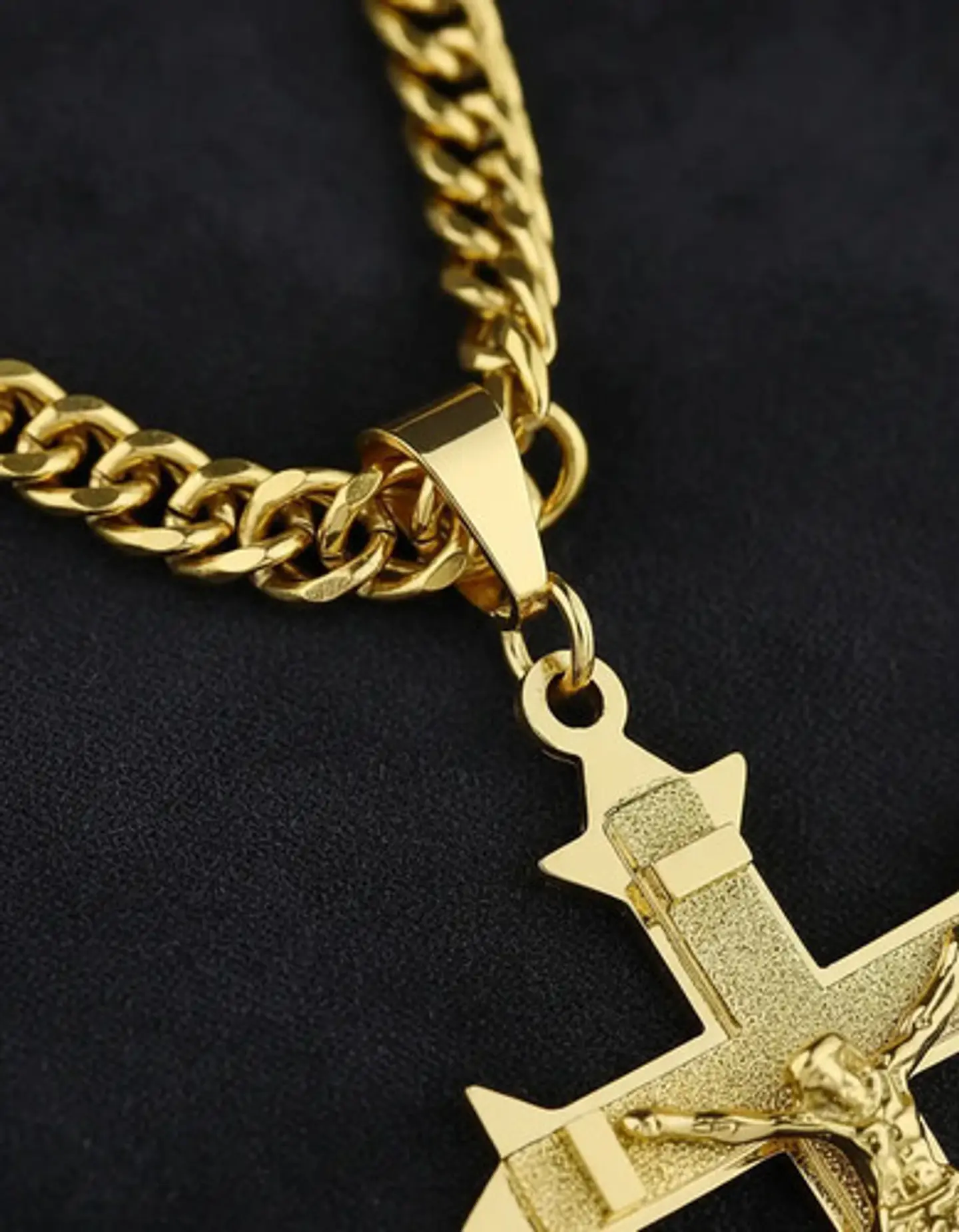 Collar Para Hombres Dije Cruz Puntiaguda De Acero Color Oro 8