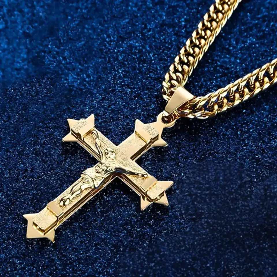 Collar Para Hombres Dije Cruz Puntiaguda De Acero Color Oro 10